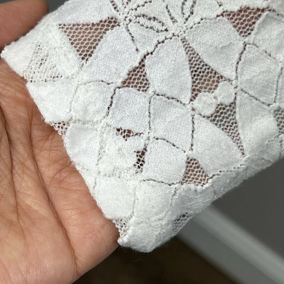 BCBG Maxzaria Estelle Off White Cream Lacy Overlay Top Shirt Size M Peplum Hem - Picture 6 of 13